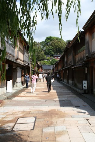Higashi chayamachi streetscape